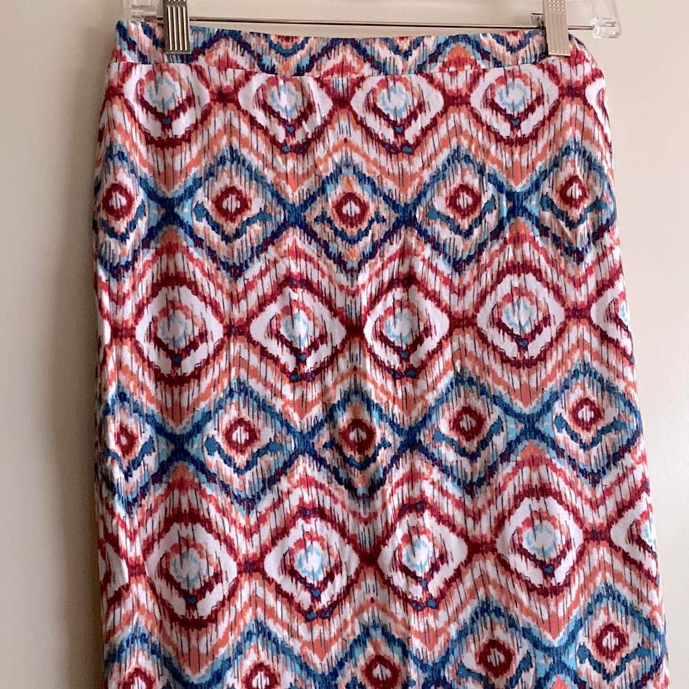 Women’s Matty M vibrant designed stretchy pencil skirt.
